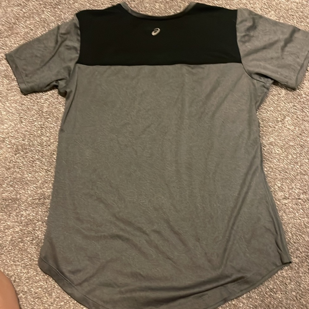 ASICS Athletic Top - Picture 2 of 2